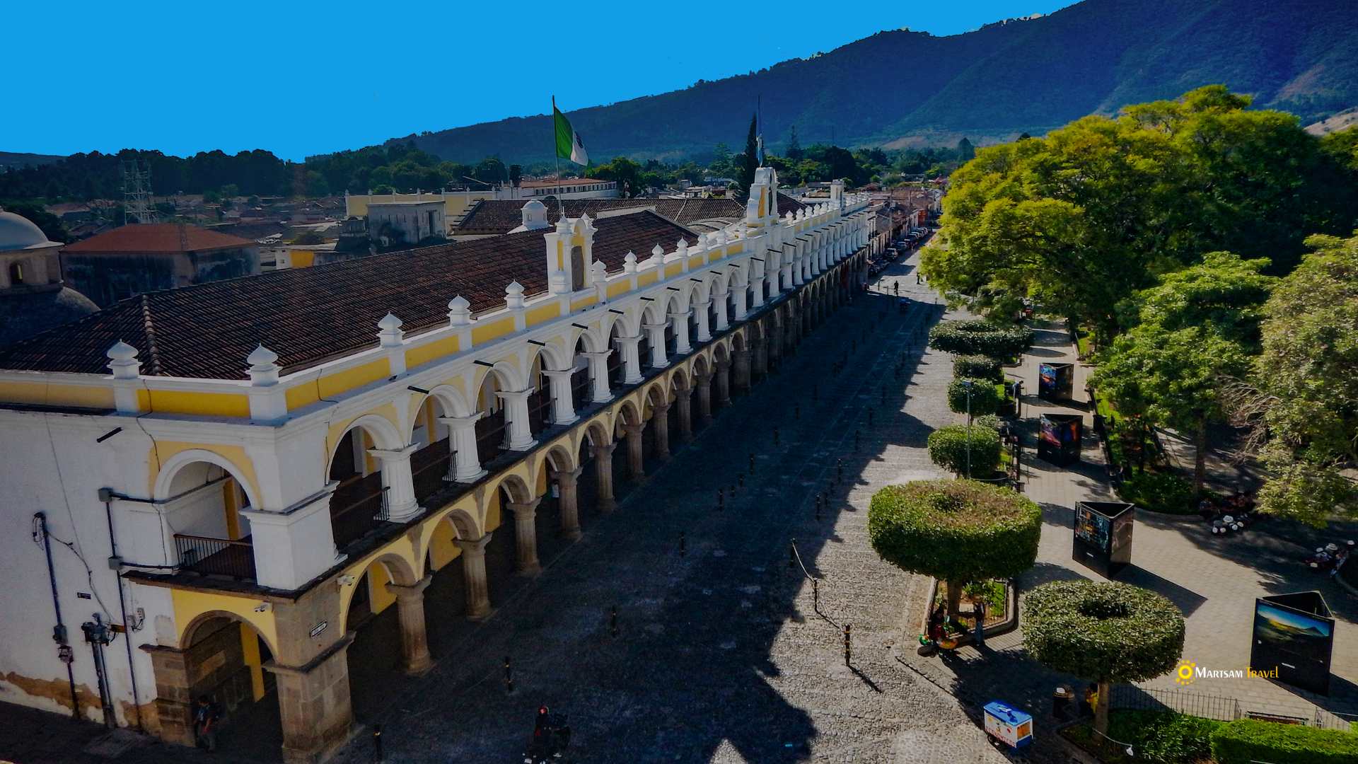 Antigua Guatemala's central plaza showcasing the historic Palacio de Los Capitanes, a symbol of colonial architecture and cultural heritage.