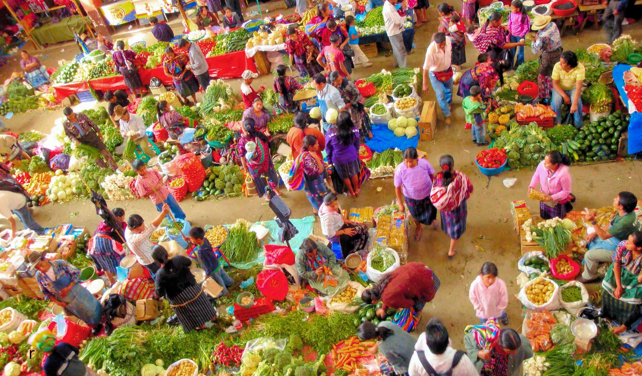 Bird’s-eye view of the colorful vegetable market in Chichicastenango, captured during a private tour in Guatemala from the US.