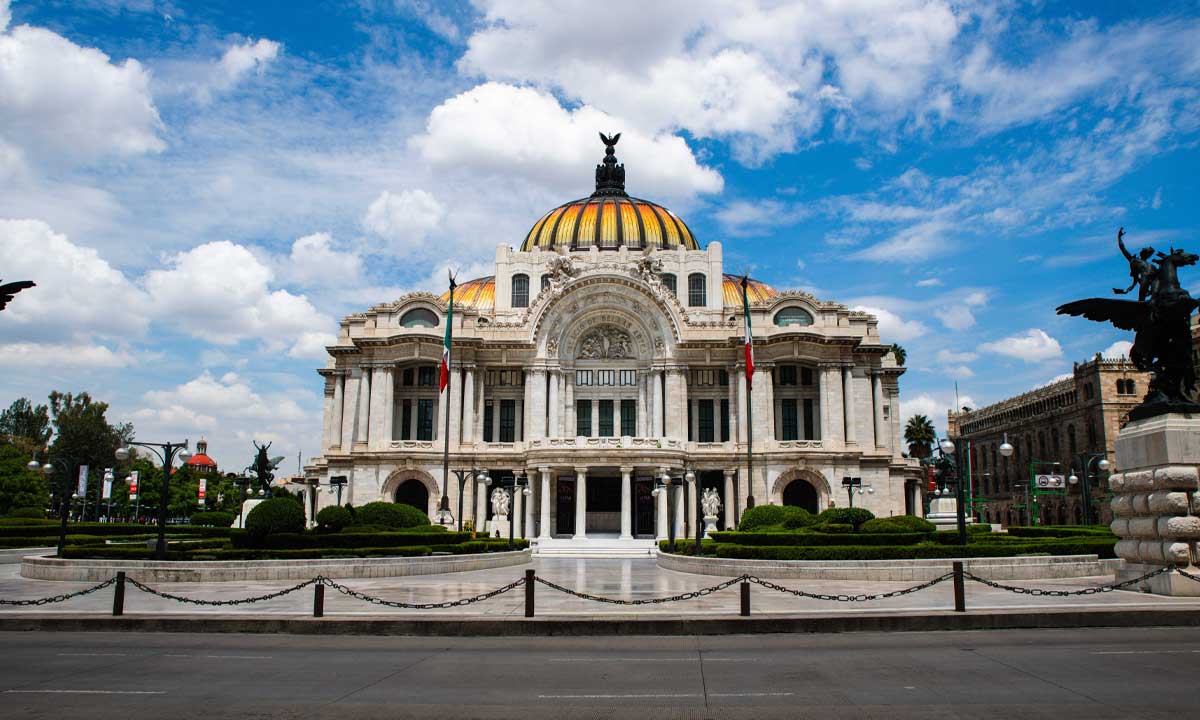 Palacio de bellas artes mexico city | martsam travel Palacio de Bellas Artes beneath a blue sky in Mexico City, the opening destination of the Mexico City & San Miguel de Allende Tour.