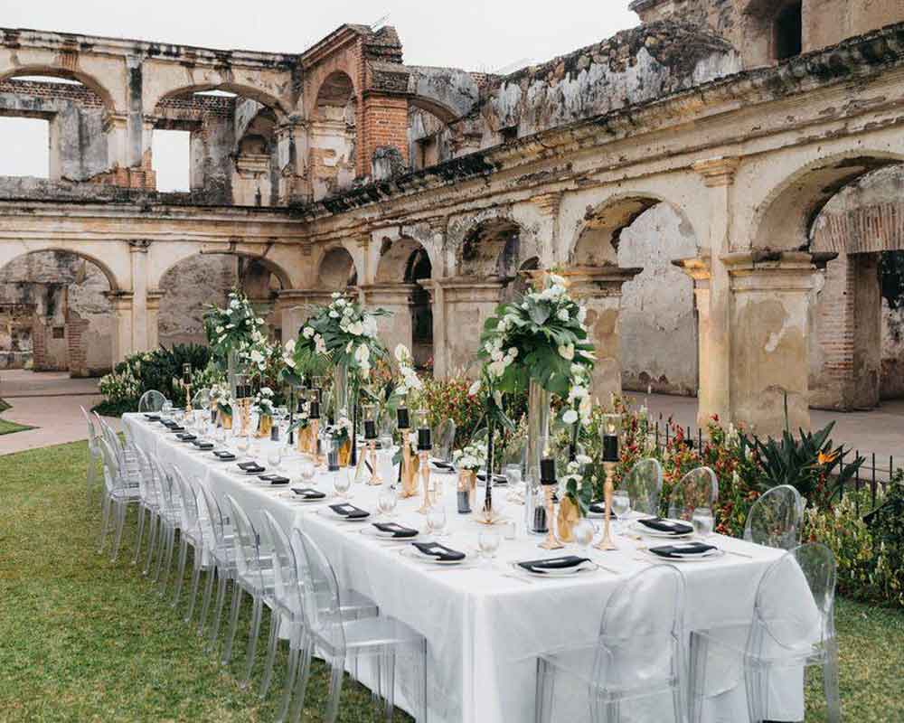 Antigua guatemala incentive dinner | martsam travel Travel Guatemala featuring an elegant group dinner among historic colonial ruins in Antigua Guatemala.